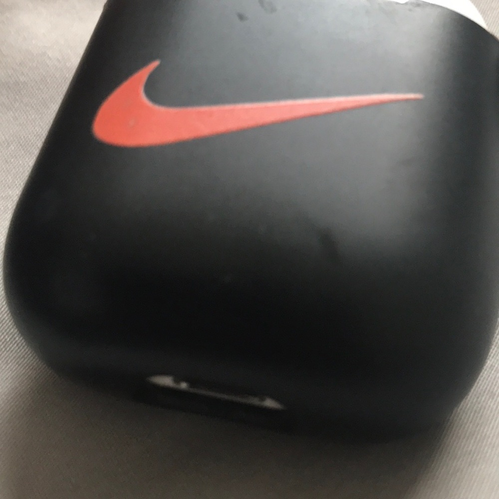 Airpods - Picture 3 of 3